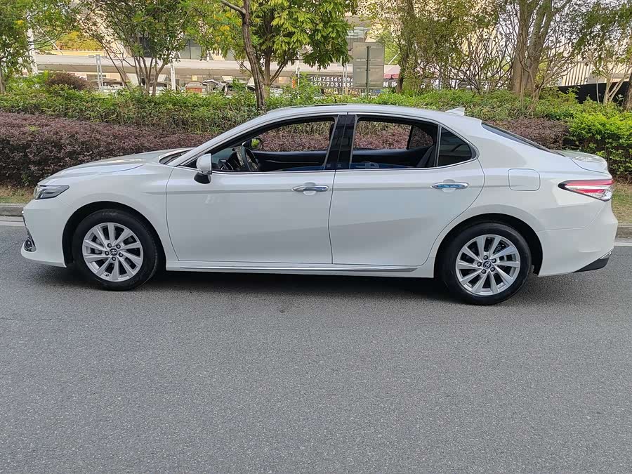 Toyota Camry 2.0G Luxury