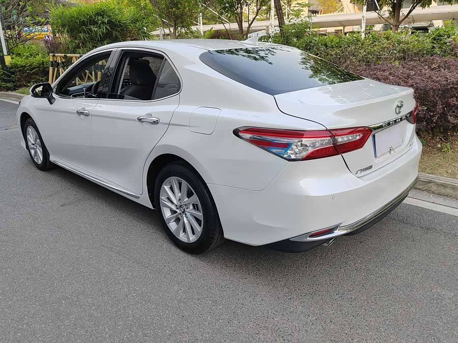 Toyota Camry 2.0G Luxury