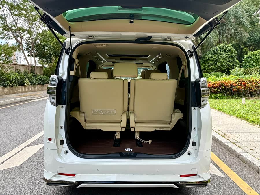Toyota Vellfire Crown