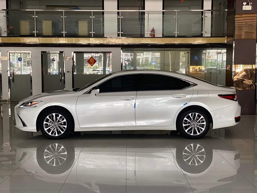 Lexus ES 200 Excellence Edition