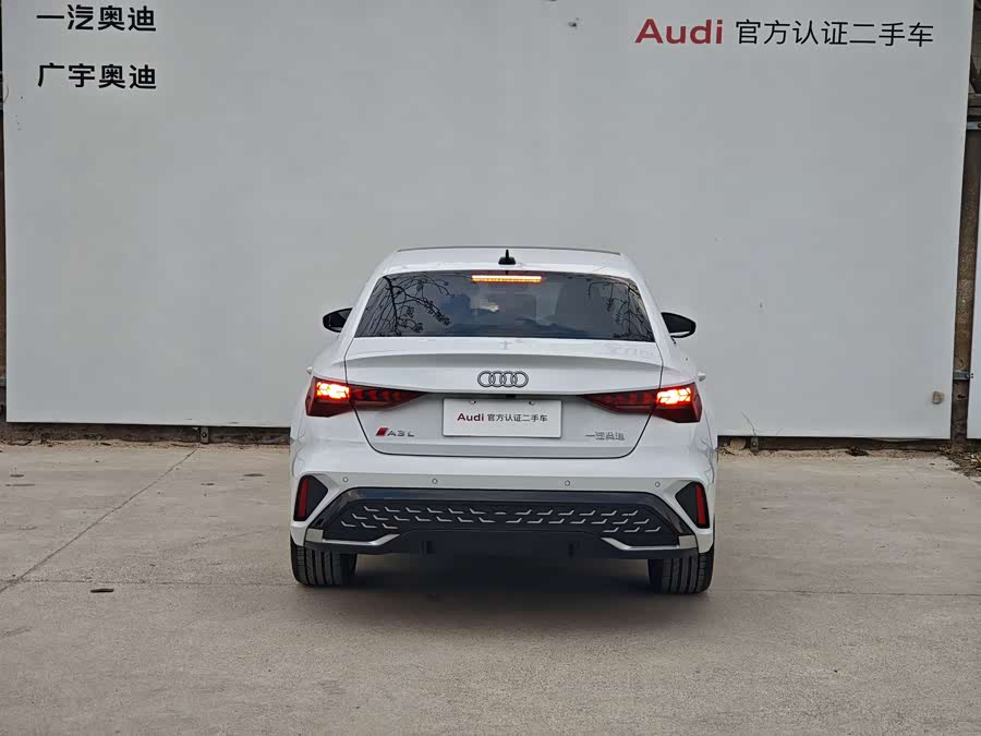 Audi A3L Limousine 35 TFSI Flying Premium