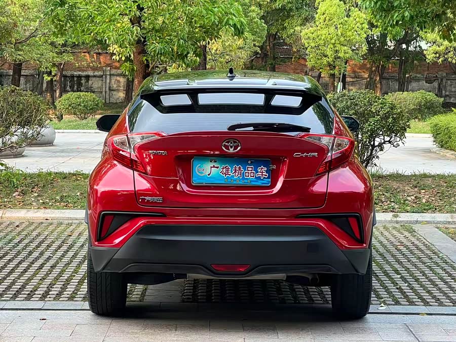 Toyota C-HR 2.0 Leading