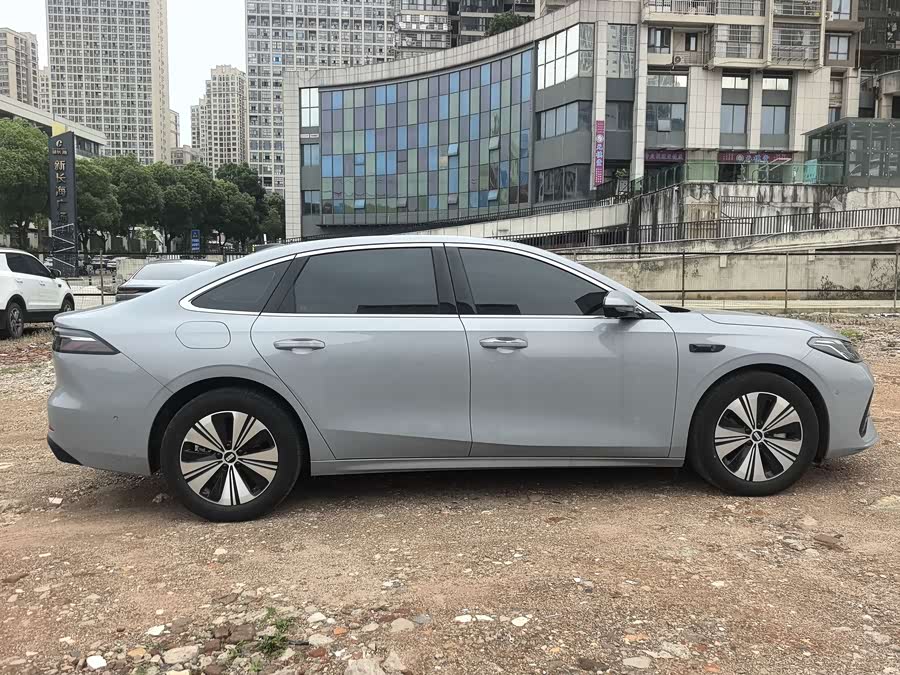 Geely A7 EM-i 70 km Tansuo