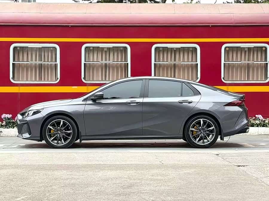Trumpchi Emkoo(?) Yingbao