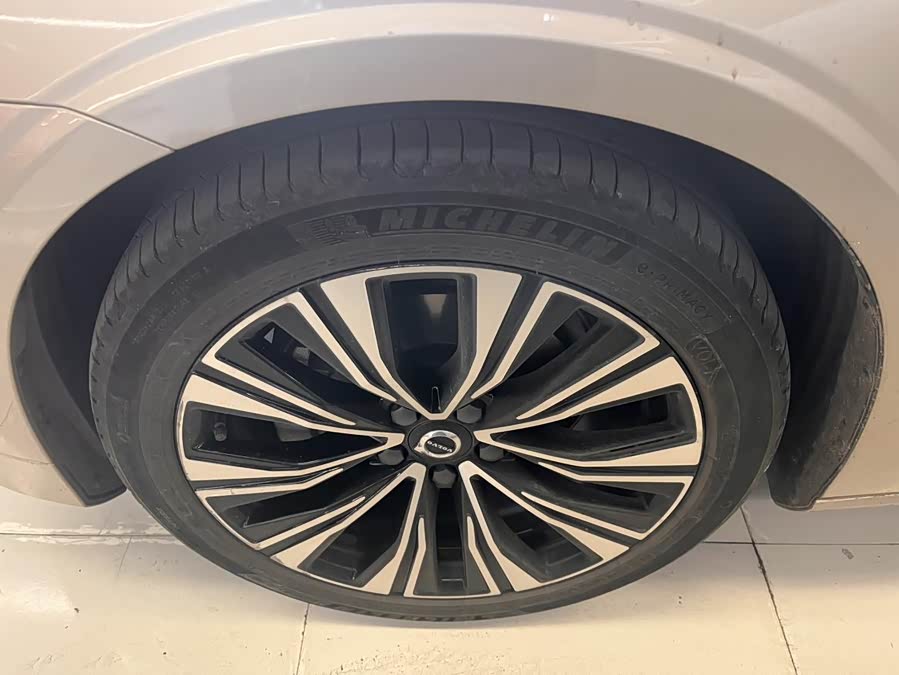 Volvo S60 B4 Zhiyi Luxury