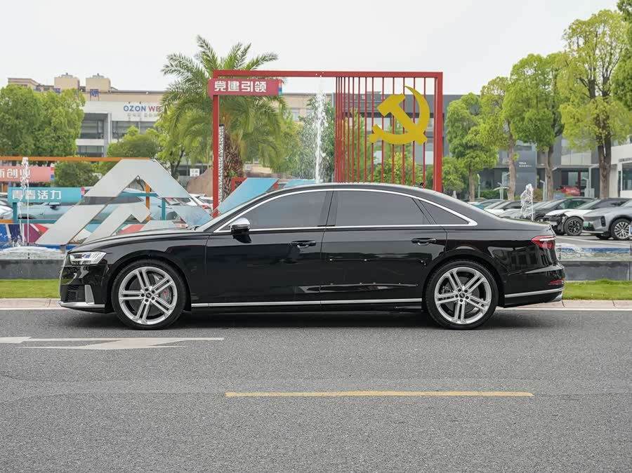 Audi S8L 4.0TFSI quattro