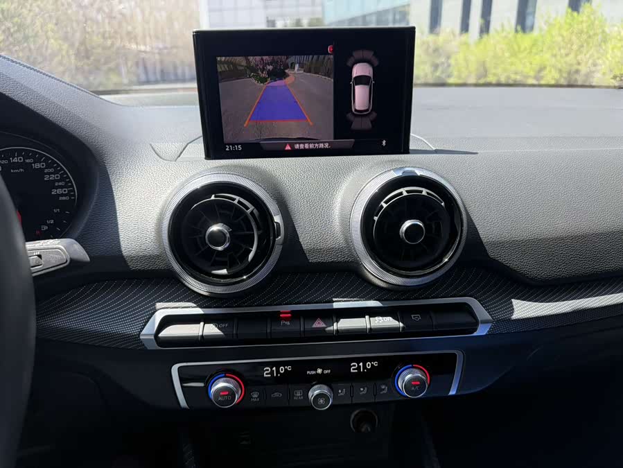 Audi Q2L