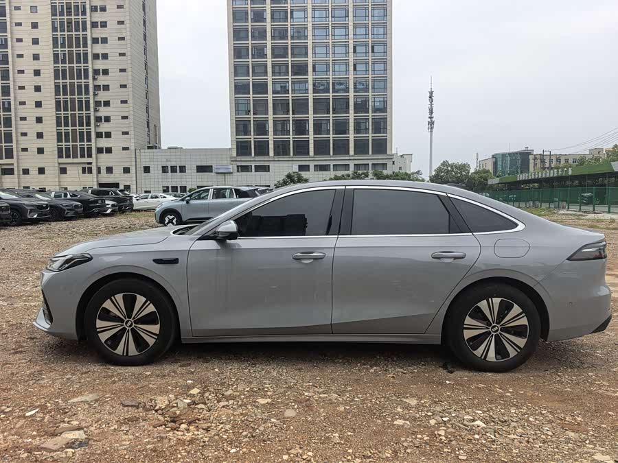Geely A7 EM-i 70 km Tansuo