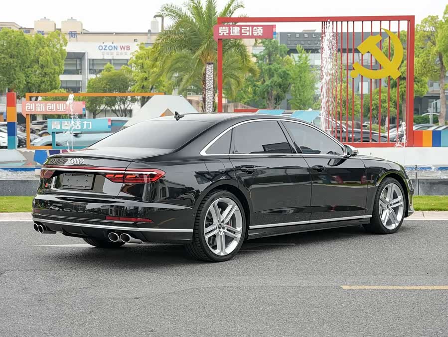 Audi S8L 4.0TFSI quattro