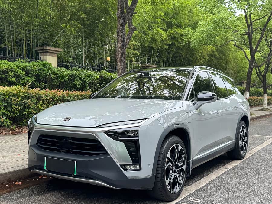 Nio ES8
