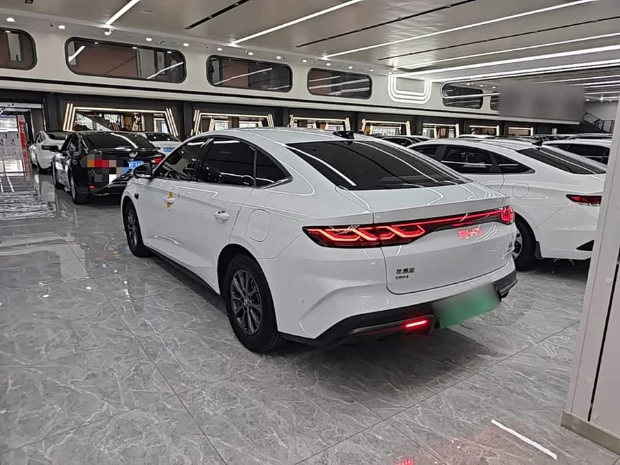 BYD Qin L DM-i Smart Drive 80 km Leading