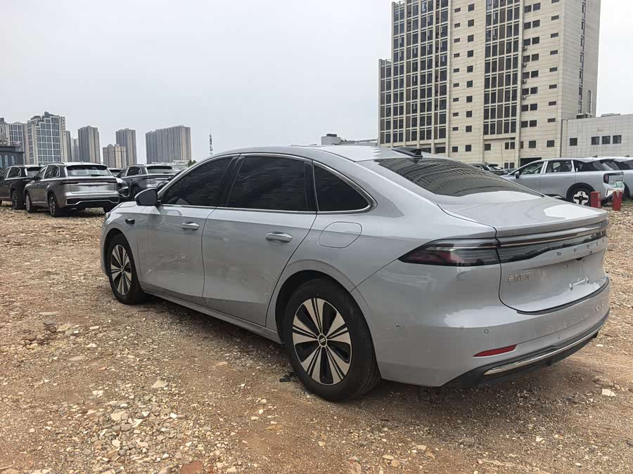 Geely A7 EM-i 70 km Tansuo