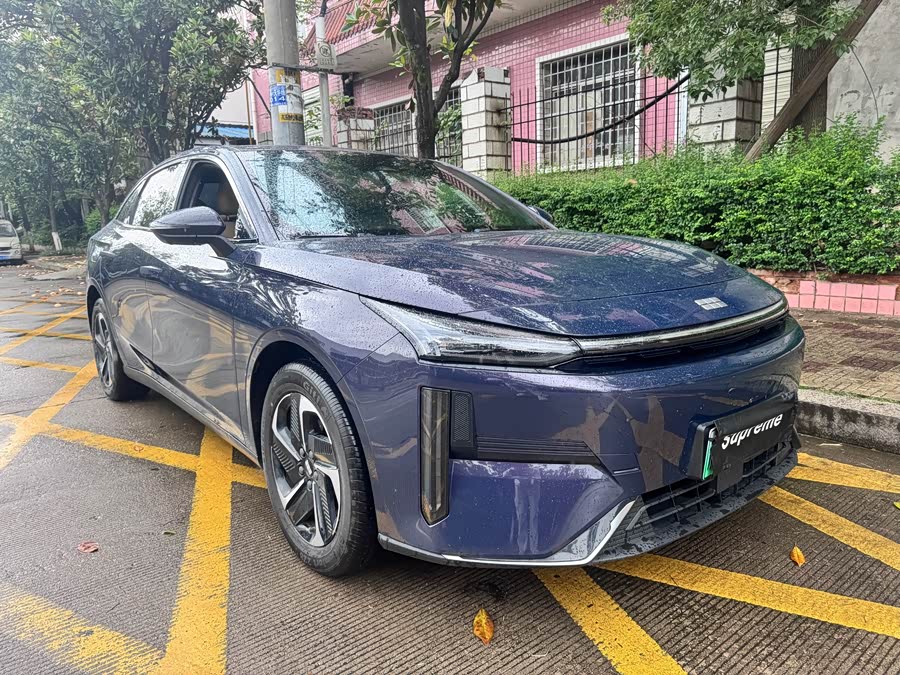 Geely L6 125 km PLUS