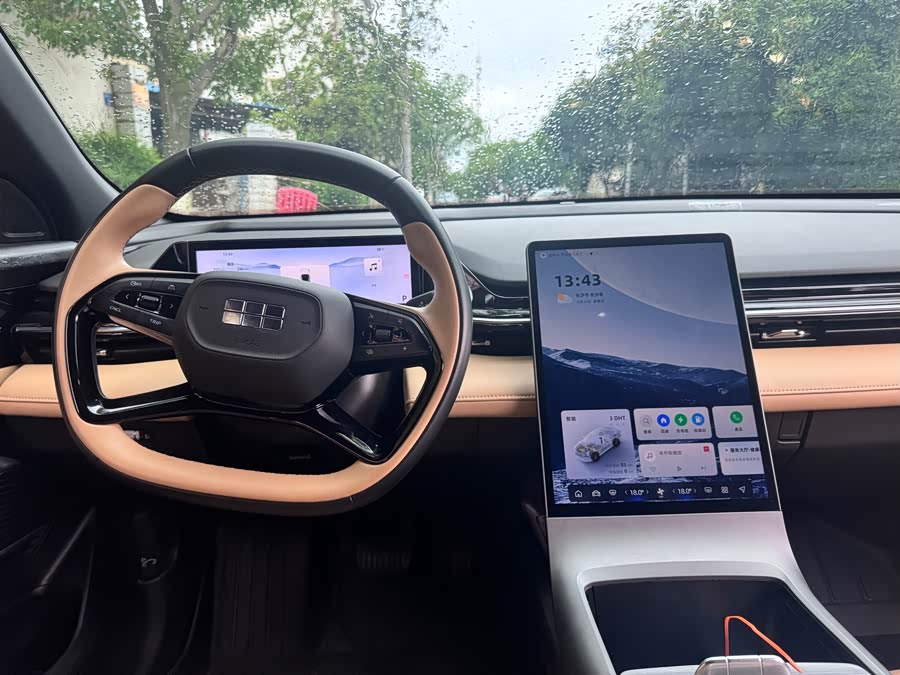 Geely L6 125 km PLUS