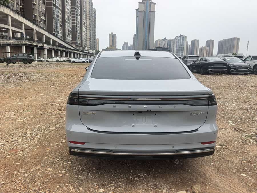 Geely A7 EM-i 70 km Tansuo