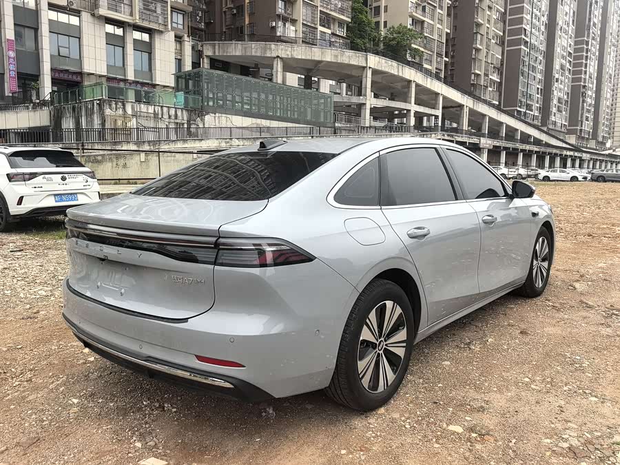 Geely A7 EM-i 70 km Tansuo