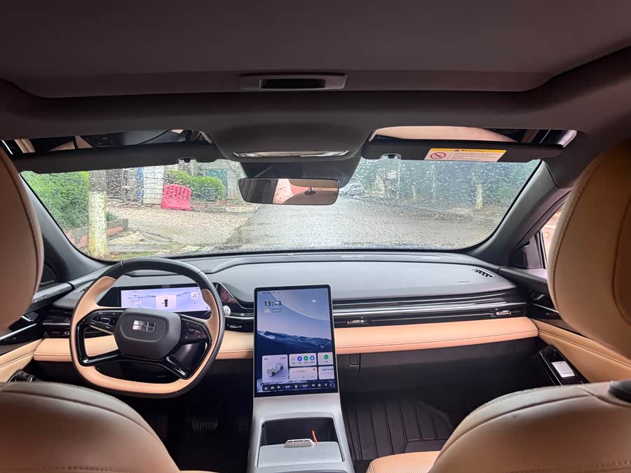 Geely L6 125 km PLUS