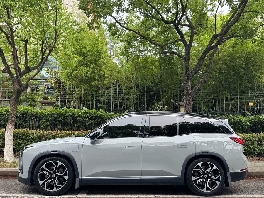 Nio ES8