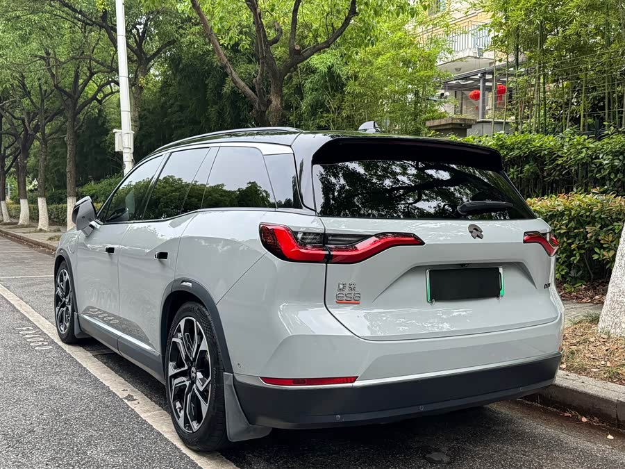 Nio ES8