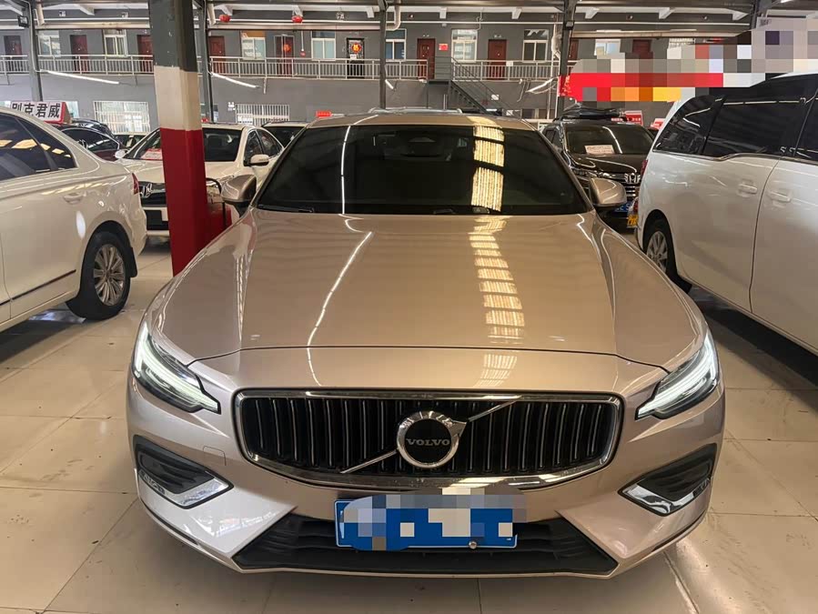 Volvo S60 B4 Zhiyi Luxury