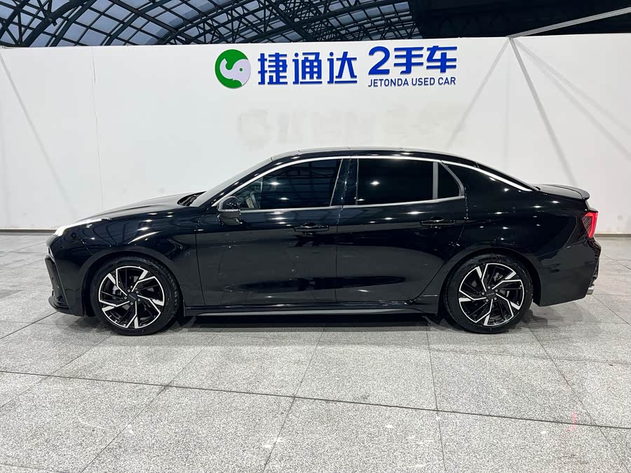 Lynk & Co 03