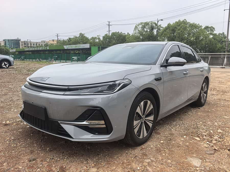 Geely A7 EM-i 70 km Tansuo