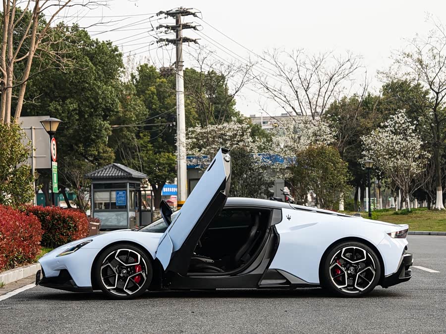 Maserati MC20
