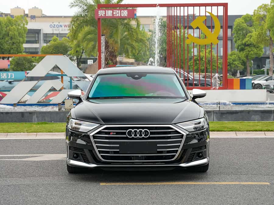 Audi S8L 4.0TFSI quattro