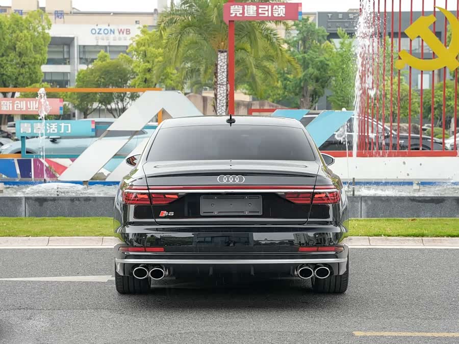 Audi S8L 4.0TFSI quattro