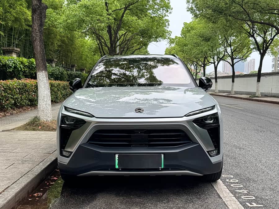 Nio ES8