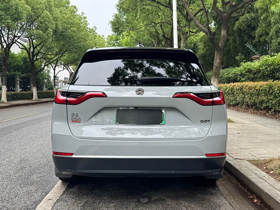 Nio ES8