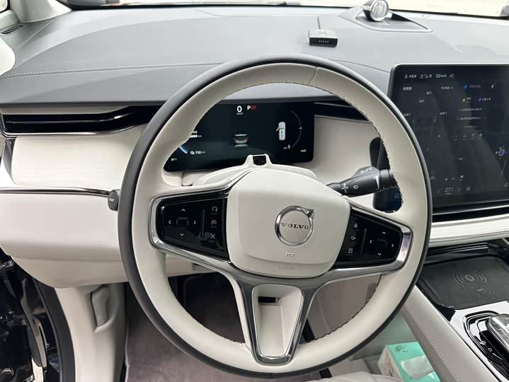 Volvo EM90 Ultra 6-seat