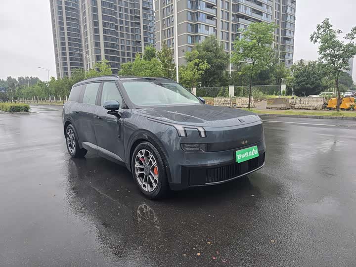 Lynk & Co 900