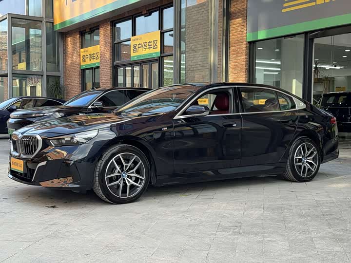 BMW i5 eDrive35L M Sport Package