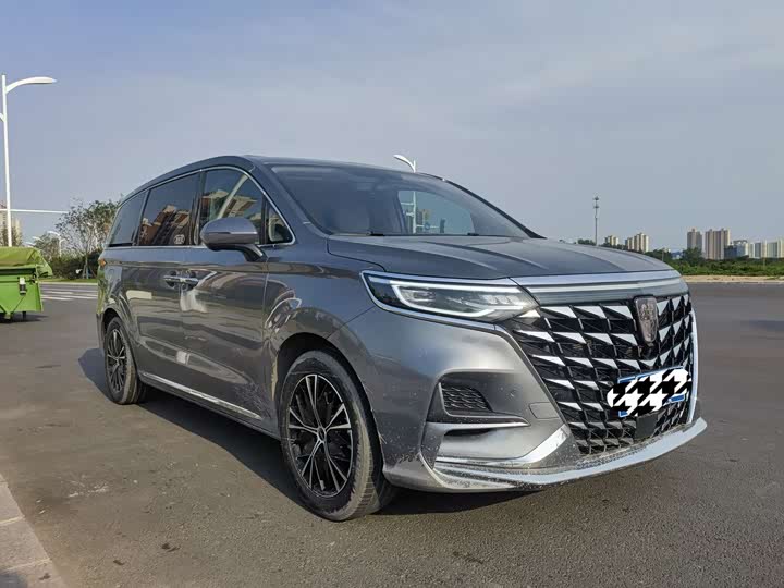 Roewe IM AX8