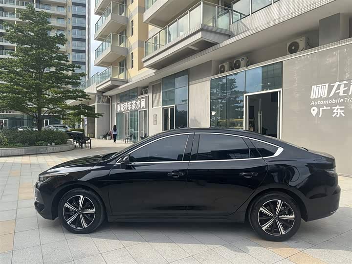 BYD Destroyer 05 DM-i 120 km Premium