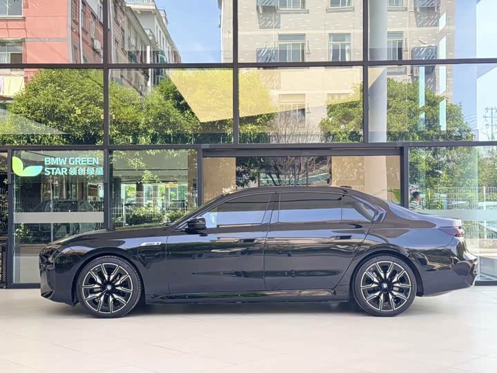 BMW i7 2023 M70L