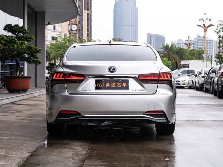Lexus LS