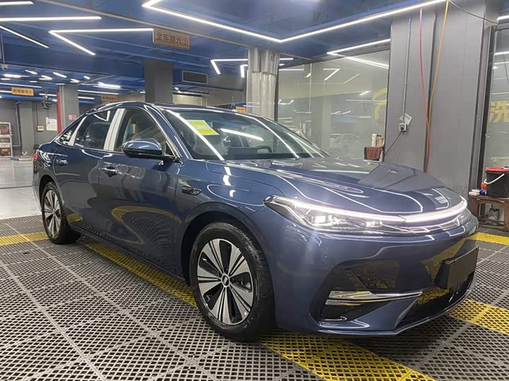 Geely Galaxy A7 EM-i 150 km Explorer Plus