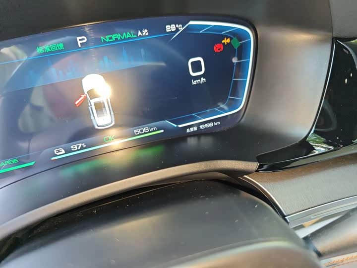 BYD PLUSАвтомобиль на новой энергии NEV