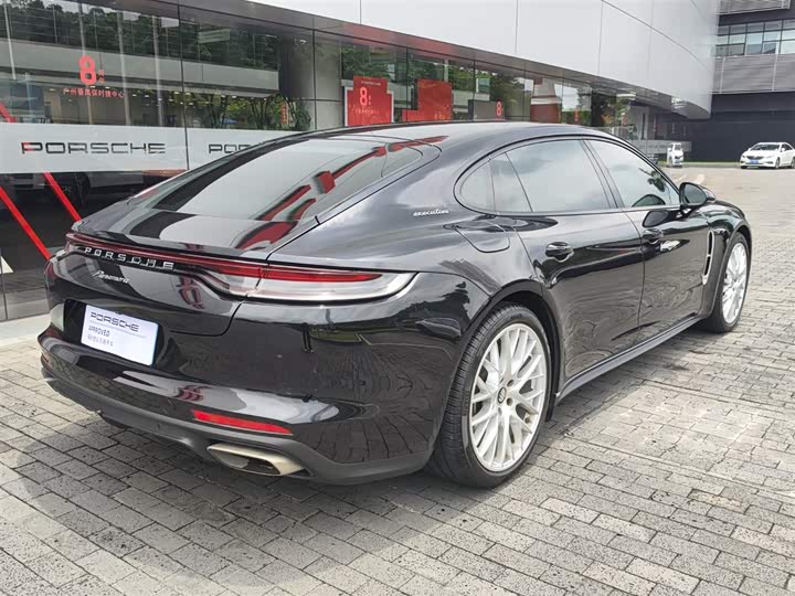 Porsche Panamera 4