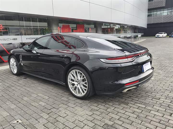 Porsche Panamera 4