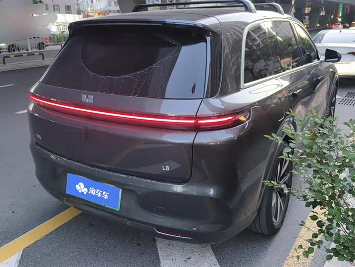Li Auto L8