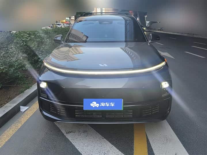 Li Auto L8