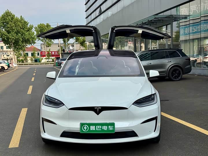 Tesla Model X Tri-Motor