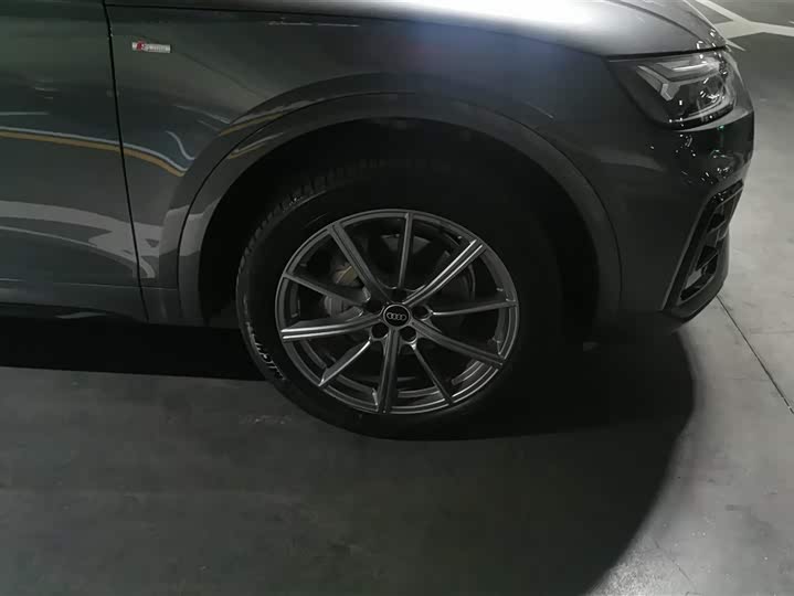 Audi Q5L 2023 40T «Luxury Dynamic»