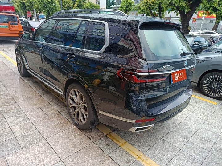 BMW X7 xDrive40i Leading Luxury Package