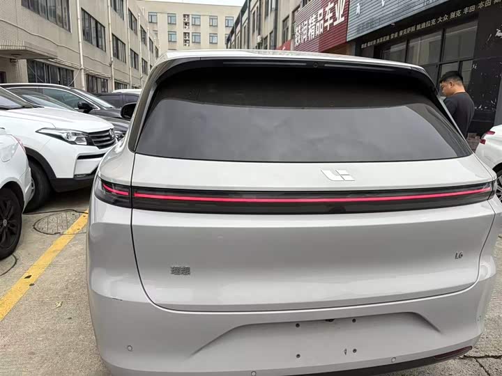 Li Auto L6