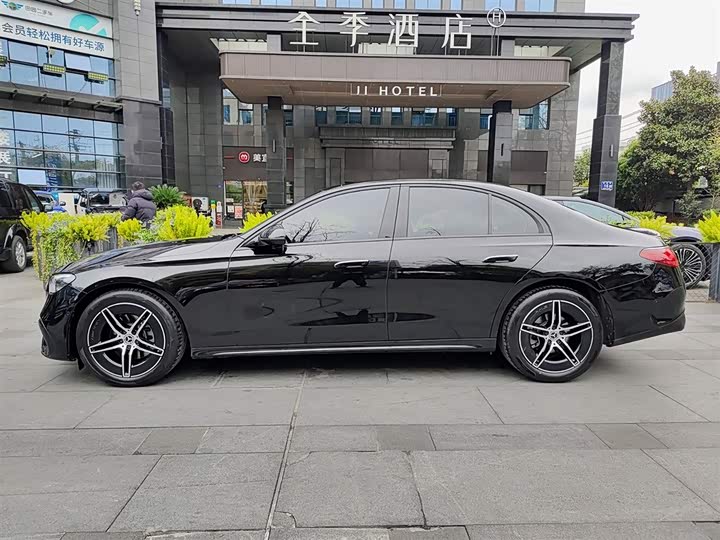 Mercedes-Benz E-Class (Im port) E 260 Sport