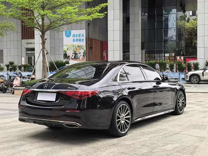 Mercedes-Benz S-Class